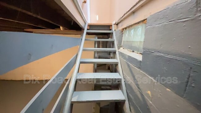 Building Photo - 1724 Parkamo Ave