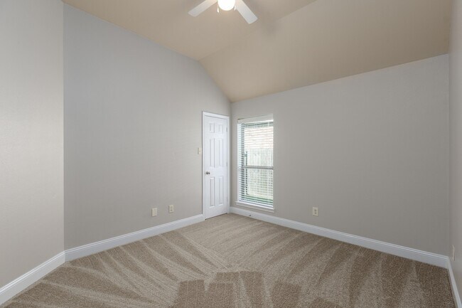 Building Photo - 13043 Sweetgum Shores Dr