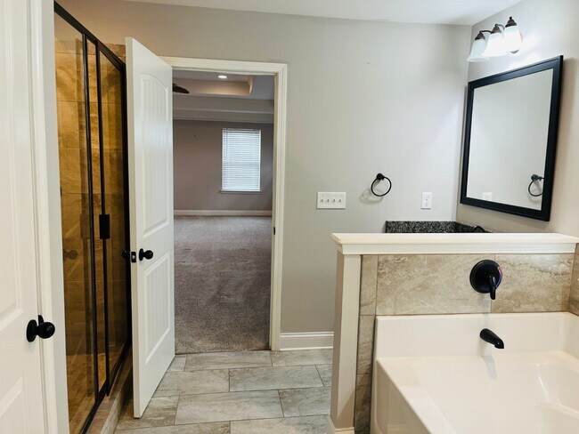 Building Photo - WOW! 5 bed, 4 full baths, brick exterior, ...