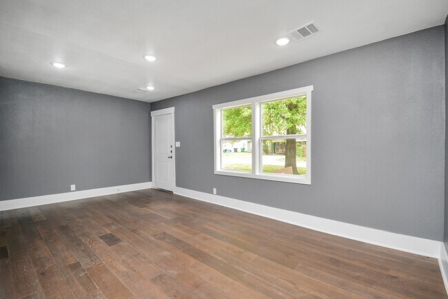 Building Photo - 9429 Fairland Dr