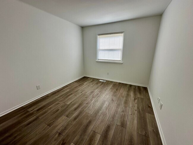 Building Photo - 6086 Hoover Dr