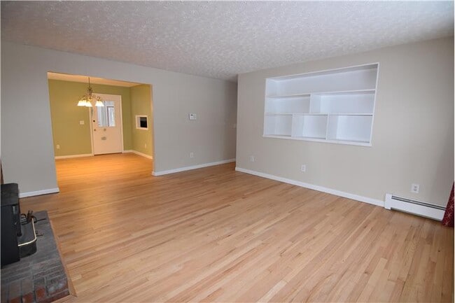 Building Photo - 19 Rustic Dr