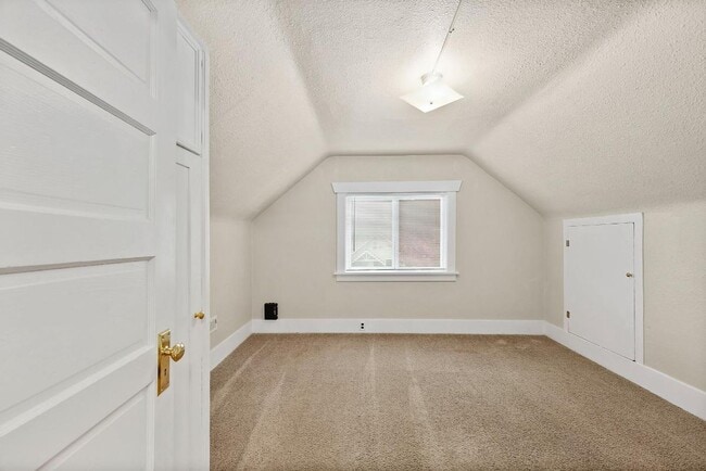Building Photo - Charming Corner-Lot Tacoma Home with Huge ...
