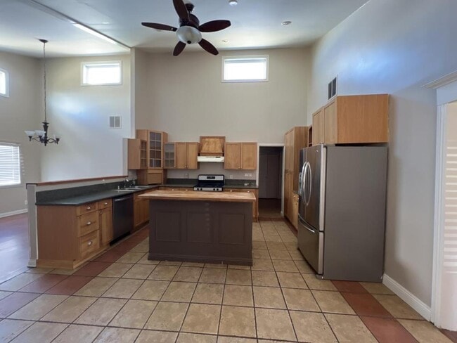 Building Photo - 13237 E Ave W