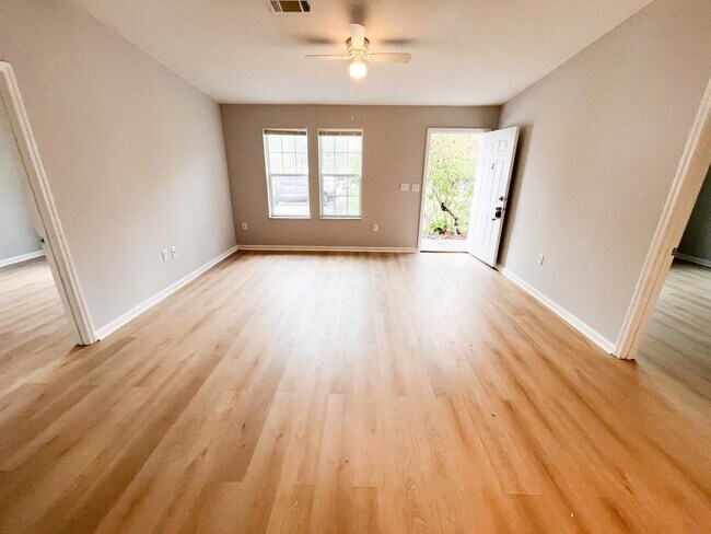 Building Photo - 5289 Stacy St