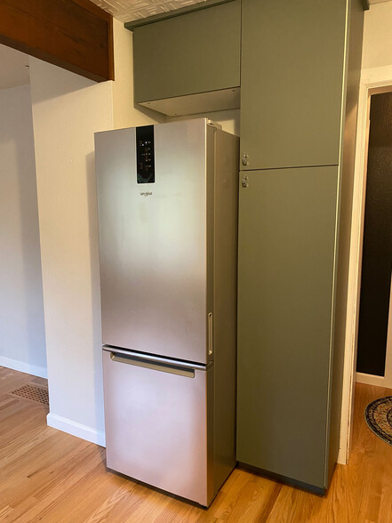 modern, euro-inspired stainless steel appliances - 4480 SW Pasadena St