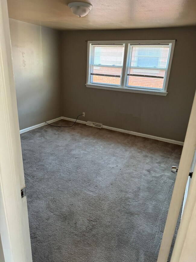 Building Photo - 8039-8041-8041 W Beckett Ave