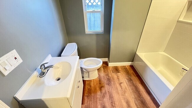 Building Photo - 31 Ridgeway St