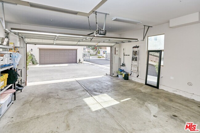 Building Photo - 9831 Alburtis Ave