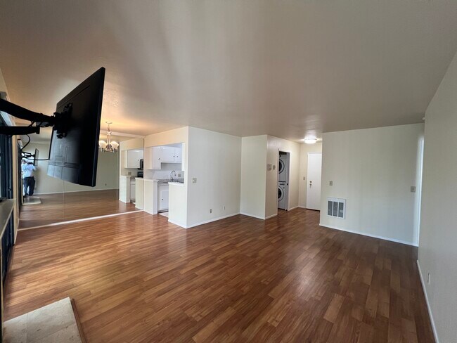 Building Photo - 1083 Shell Blvd