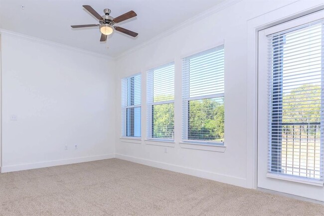Building Photo - 3030 Greenbusch Rd