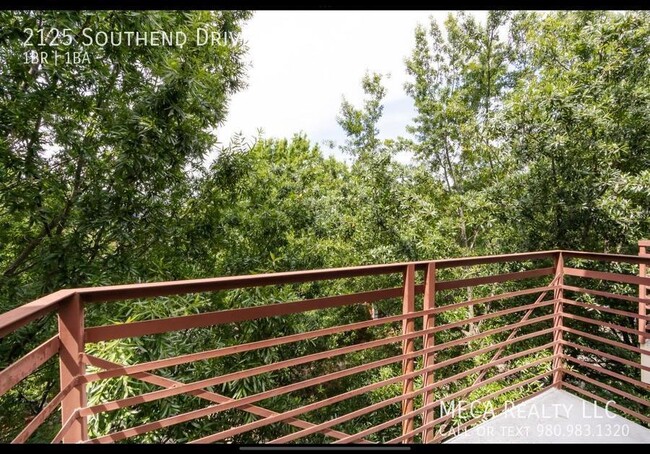 Building Photo - 2125 Southend Dr