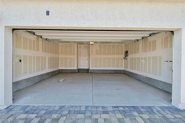 Building Photo - 9859 Hidden Pass Ave