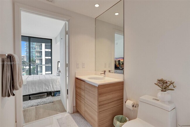 Building Photo - 121 NE 34th St