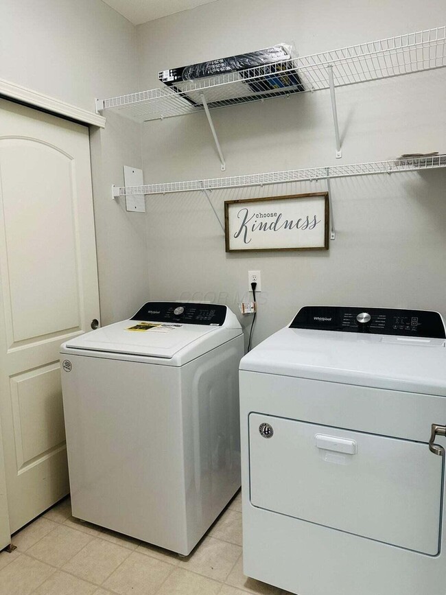 Building Photo - 3225 Rossmore Cir