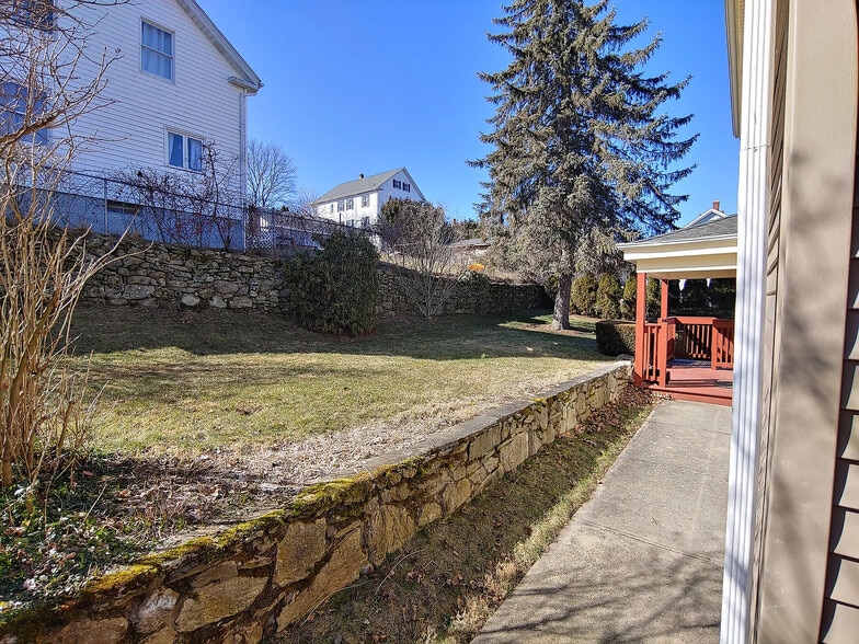 Building Photo - 18 Pearl St