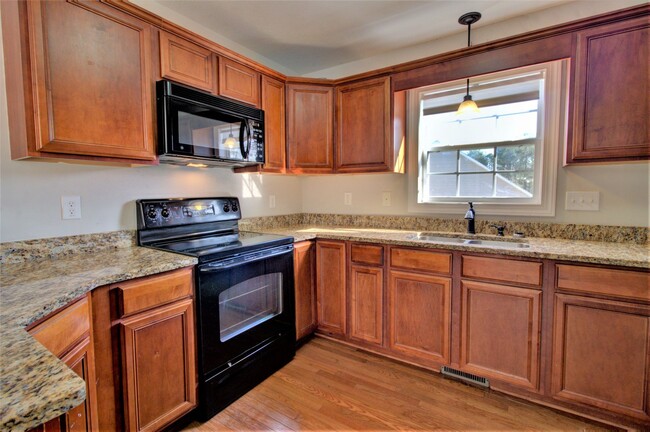 Building Photo - Beautiful 4 Bedroom Home in Sneads Ferry w...