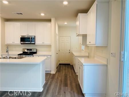 Building Photo - 5585 Valencia Dr