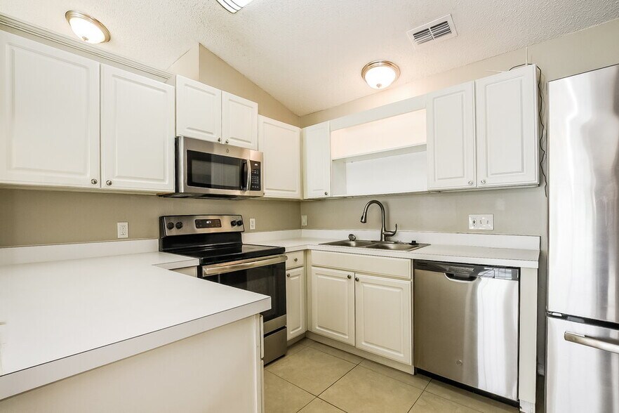 Building Photo - 2459 Parsons Pond Cir
