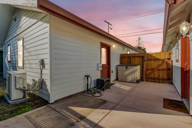 Building Photo - Experience residential luxury living only 2 blocks from the heart of downtown Livermore!!