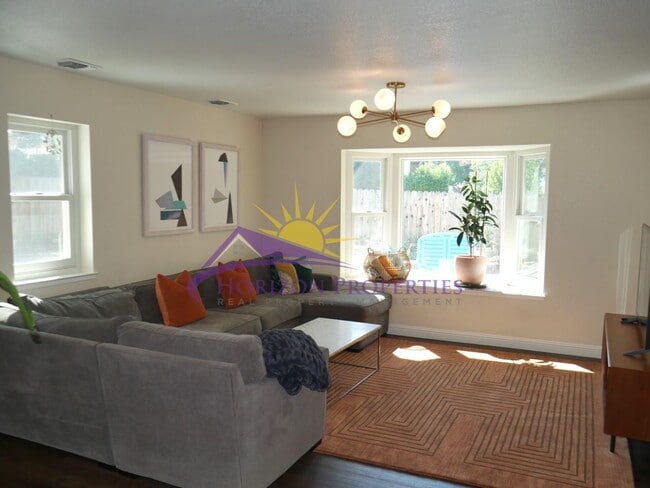 Building Photo - 1704 Summerhill Ct