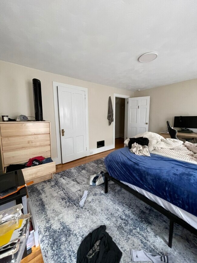 Building Photo - 1031 Memorial Ave