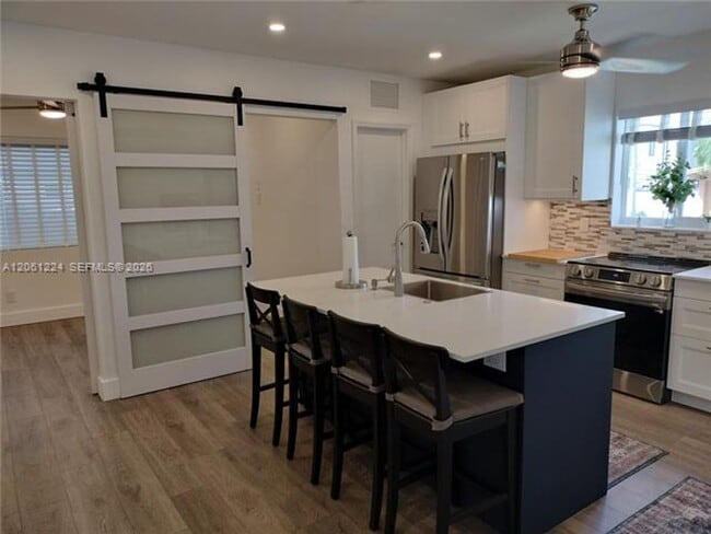 Building Photo - 2700 SW 28th Ct