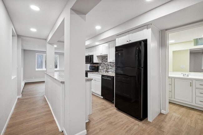 Building Photo - 1033 Bluff Ave E