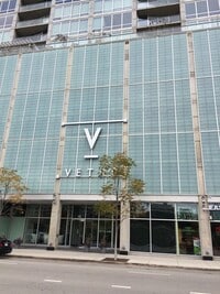 Building Photo - 611 S Wells St