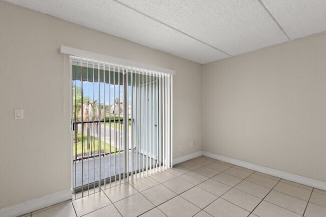 Building Photo - Condo For Rent in Somerset Park!