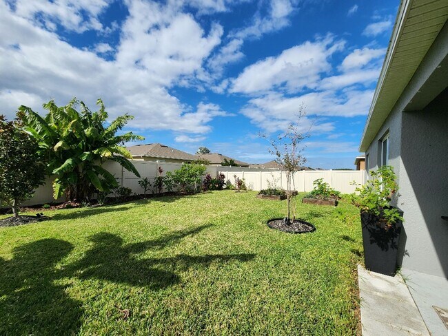 Building Photo - Beautifully 4-Bedroom, 2-Bath house in Lak...