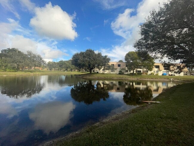 Building Photo - 4185 Oak Terrace Dr