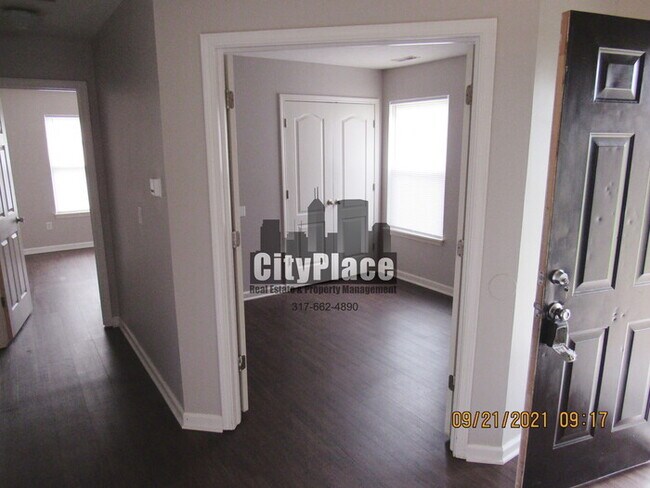 Building Photo - 608 Fisher Creek Dr, Indianapolis, IN 46239