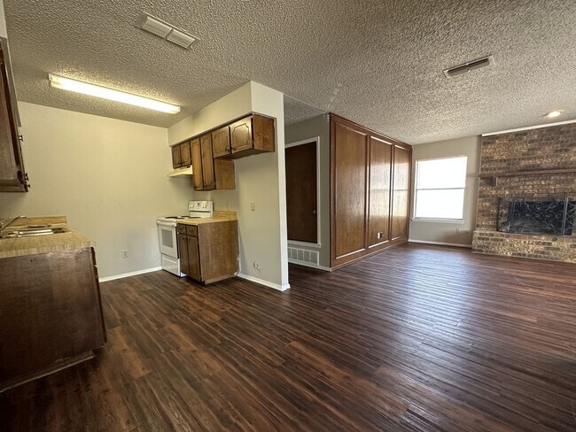 Building Photo - 1007 Southmoor Dr