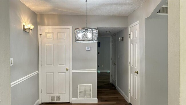 Building Photo - 1212 Utoy Springs Rd SW