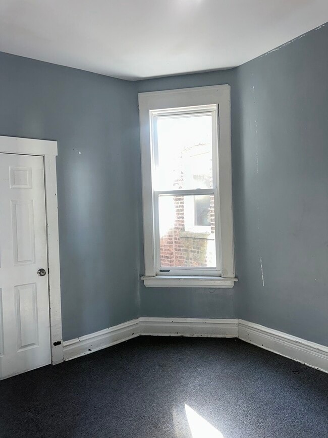 Building Photo - 4253 W Wilcox St