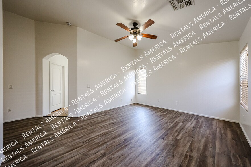 Building Photo - 41103 W Thornberry Ln