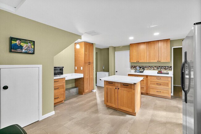 Building Photo - Lakeside Living in Lacey's Lake Forest Nei...