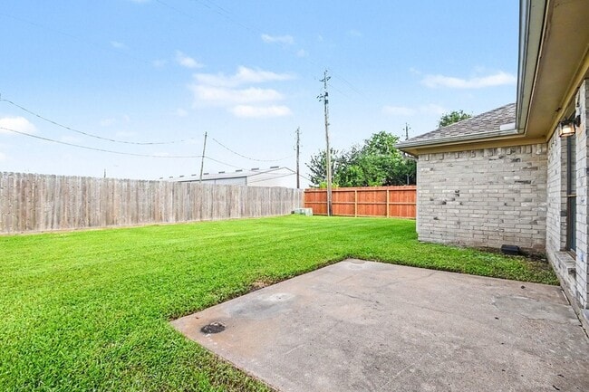 Building Photo - 1227 Mission Dr