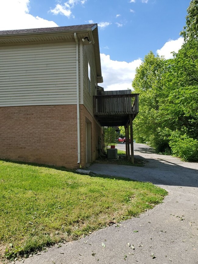 Building Photo - 197&amp;199 Scottie Drive
