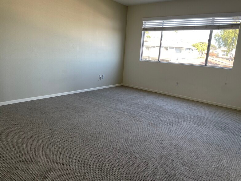 Building Photo - 33816 Castano Dr