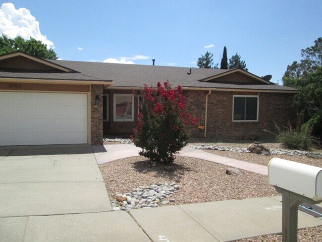 Building Photo - Desireable NE Heights