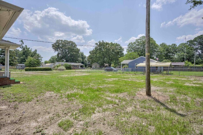 Building Photo - 417 Old Airport Rd