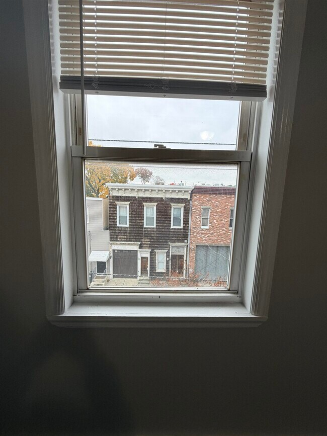 Building Photo - 213 Webster Ave