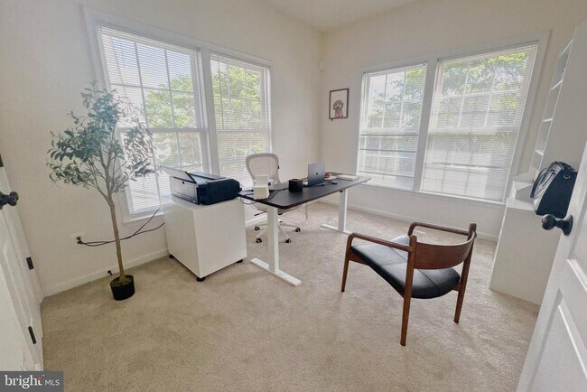 Building Photo - 40440 Milford Dr