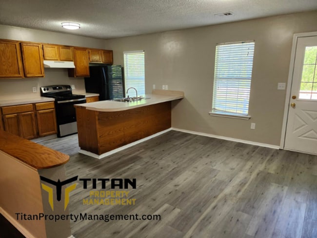 Building Photo - 3b/2b house