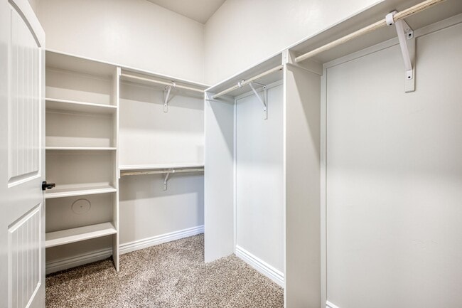 Building Photo - Beautiful East side House 4 bed-2.5 baths, part of The Club that includes Swimming Pool, Gym, Ten...