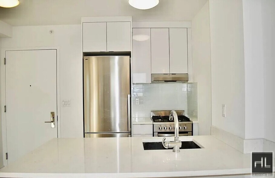 Primary Photo - 21 STREET