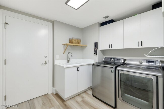 Building Photo - 1060 Borghese Ln