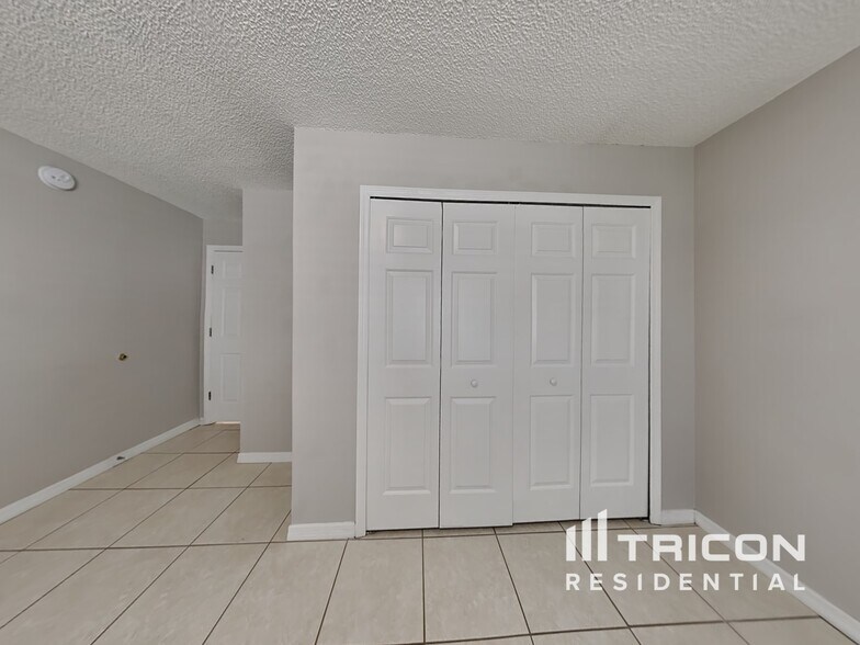 Building Photo - 24 Pineland Ln